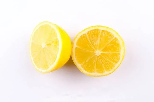 nettoyer taches avec du citron