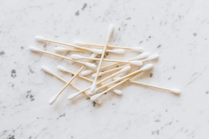 nettoyer ses oreilles avec coton tiges